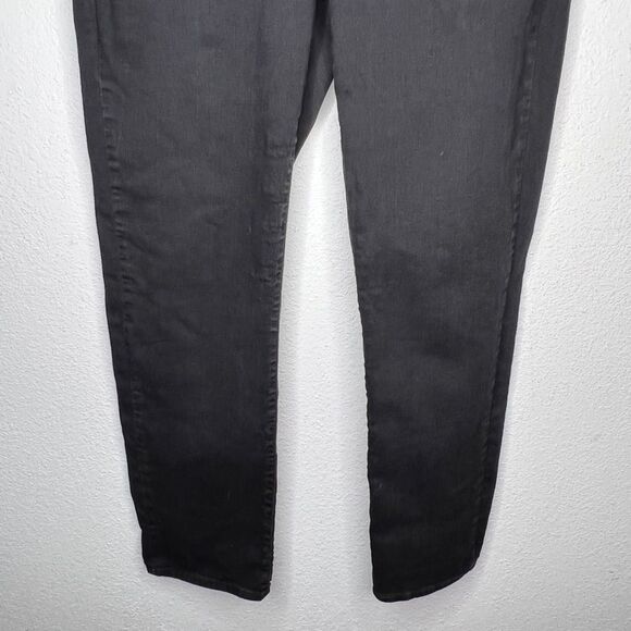 Levi's Classic Straight Jeans - Picture 6 of 7